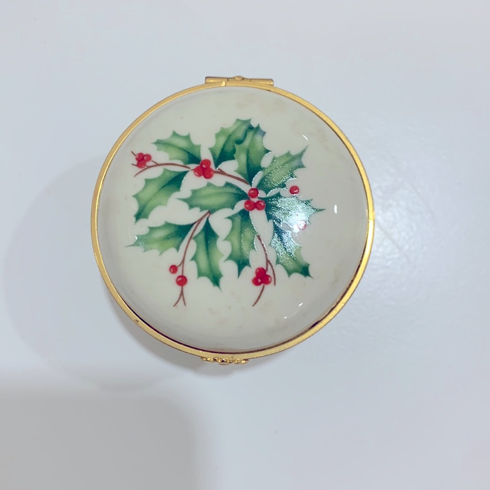 Lenox Holly Ring Box